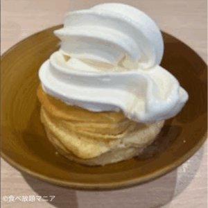 ケンタッキーのビスケットの上にソフトクリームを乗せた画像