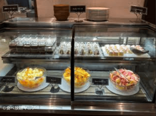 ケンタッキー食べ放題のデザートケースの画像