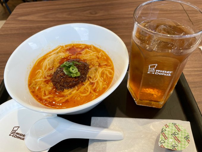 四川担々麵とドリンクの画像