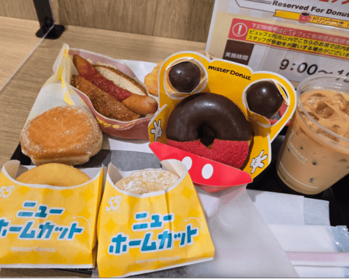 ミスドのドーナツがトレーに沢山のった画像