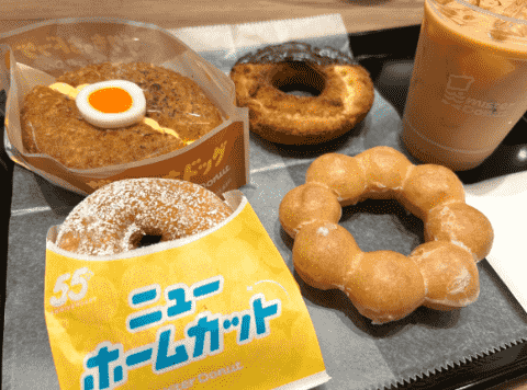 ニューホームカットが左下にあるドーナツ盛り合わせの画像