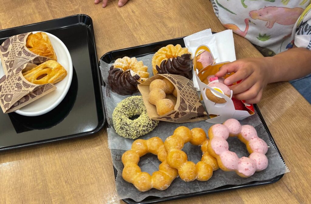 ミスド食べ放題たくさんのドーナツとパイ