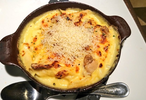 ベーカリーレストランサンマルク 池袋東武店のトリュフ香るチキンとペンネリガーテのグラタン