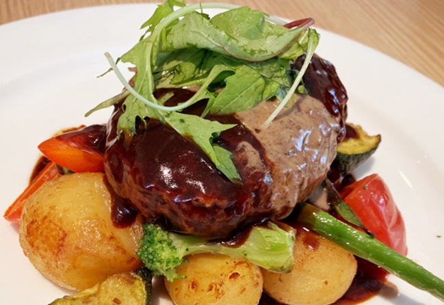 ブルーオーシャングリルのハンバーグランチ
