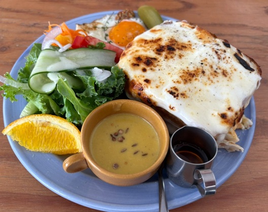 blank　パンとコーヒーとワインの朝食メニューのクロックムッシュ