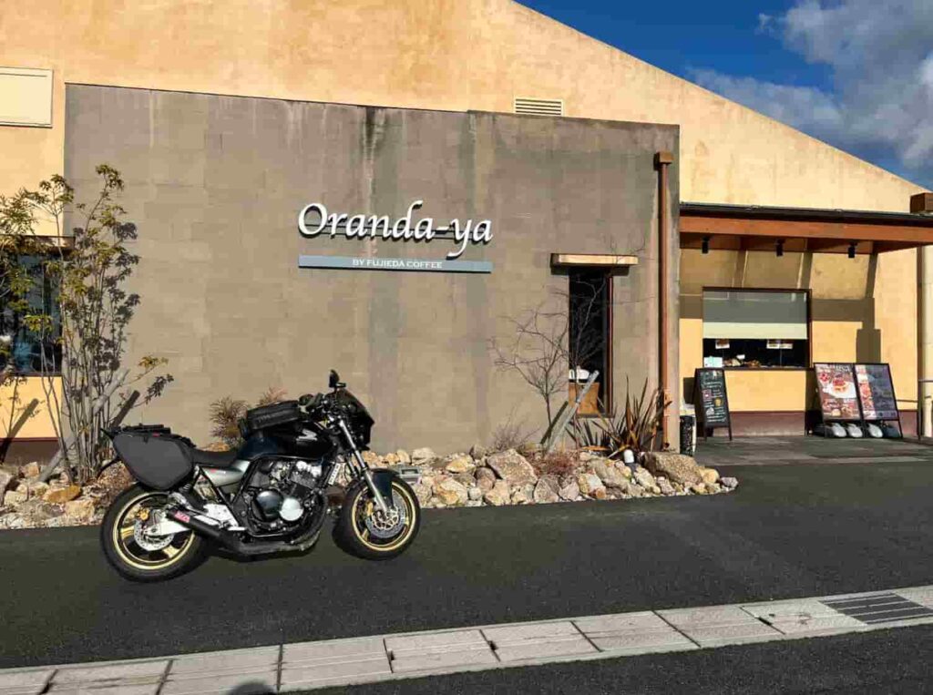 オランダ屋 富雄店の外観