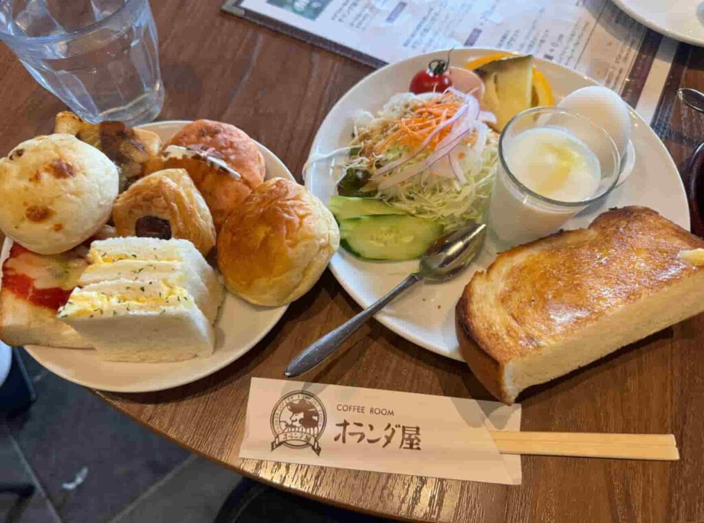オランダ屋 富雄店のパン食べ放題付きモーニングセット
