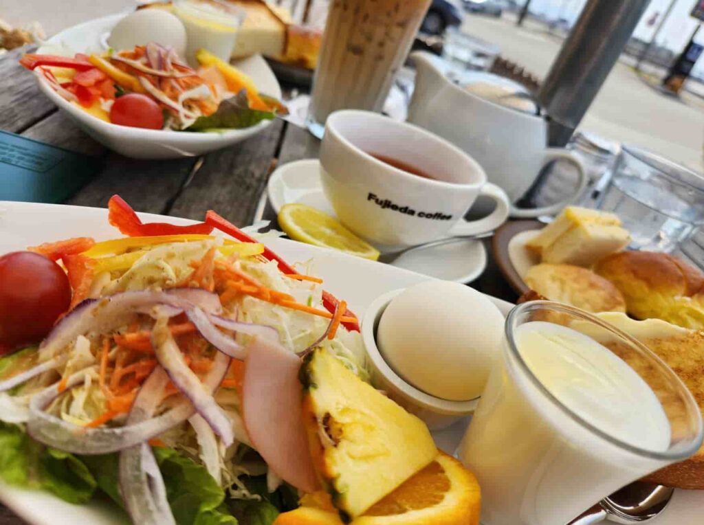 オランダ屋 富雄店のパン食べ放題付きモーニングセット