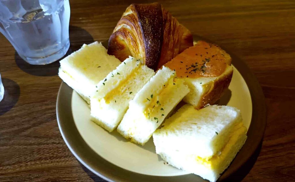 オランダ屋 富雄店のパン食べ放題付きモーニングセット