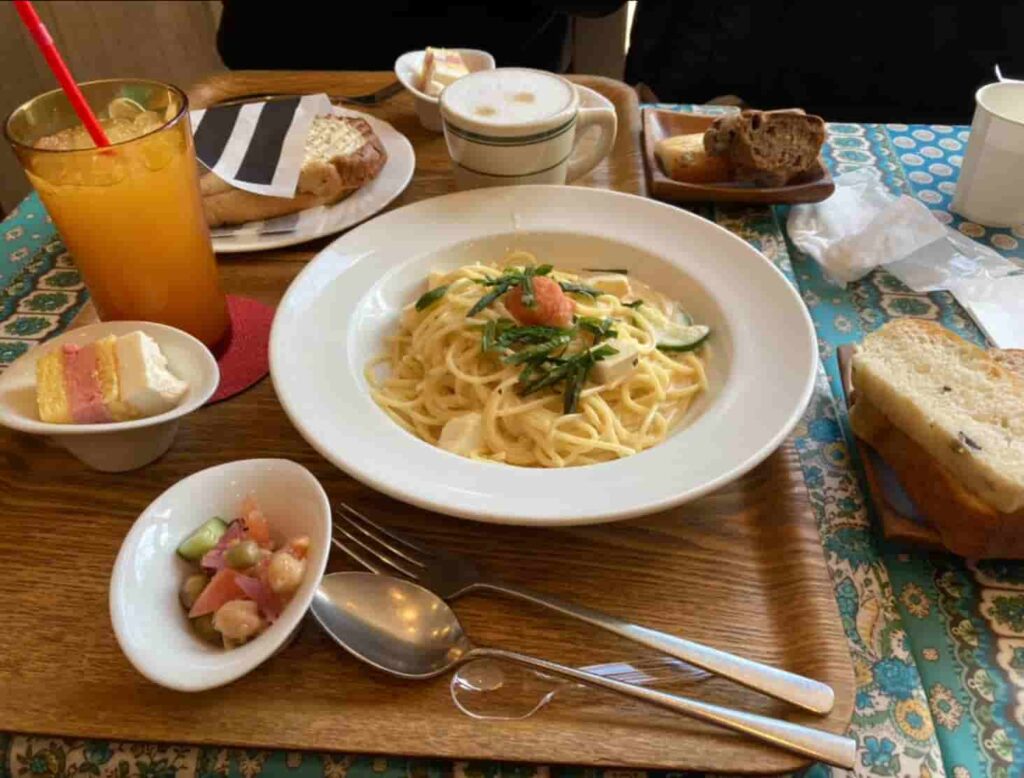 アルション デリ・カフェのパン食べ放題付きランチ