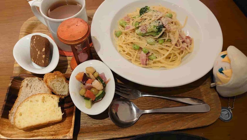 アルション デリ・カフェのパン食べ放題付きランチ