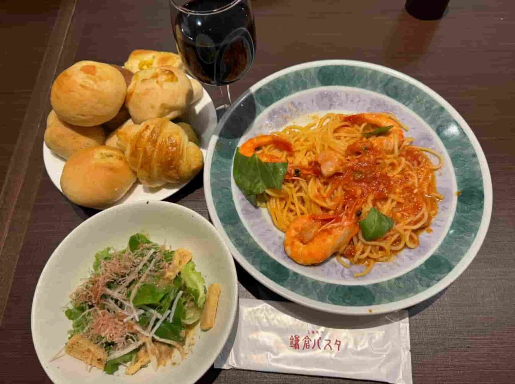 鎌倉パスタ ベルテラスいこま店のパン食べ放題付きメニュー
