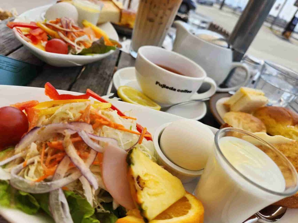 オランダ屋 富雄店のパン食べ放題付きモーニングセット