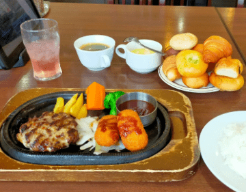 スエヒロ館のハンバーグコロッケの画像