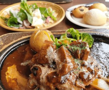 スエヒロ館のシチューハンバーグの画像