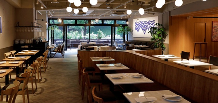 MORETHAN TAPAS LOUNGEの内観