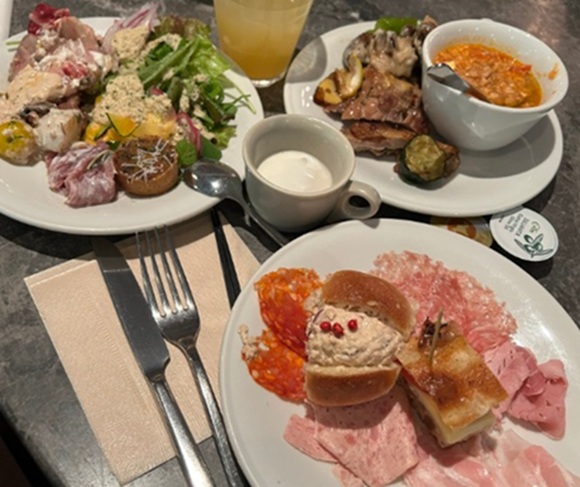 MORETHAN TAPAS LOUNGEのランチ盛り付け例