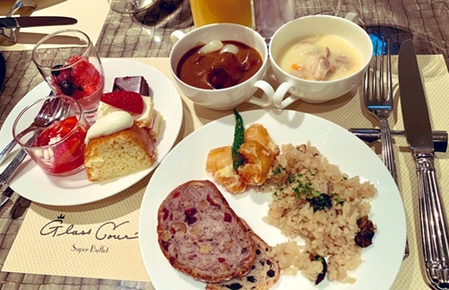 スーパーブッフェ グラスコートの食べ放題盛り付け例