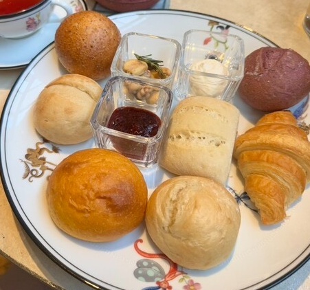 SALON BAKE & TEA (サロン ベイク アンド ティー) NEWoMan新宿の食べ放題のパン