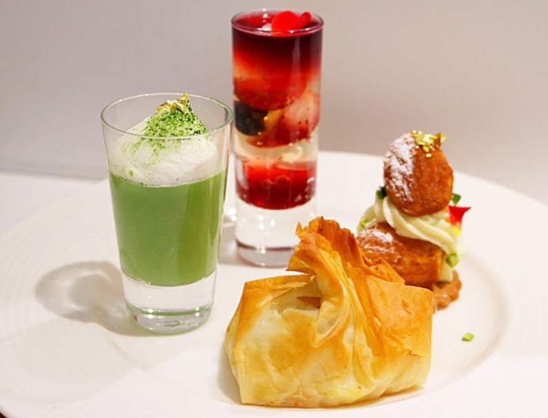 SALON BAKE & TEA (サロン ベイク アンド ティー) NEWoMan新宿の食べ放題のスイーツ盛り合わせ