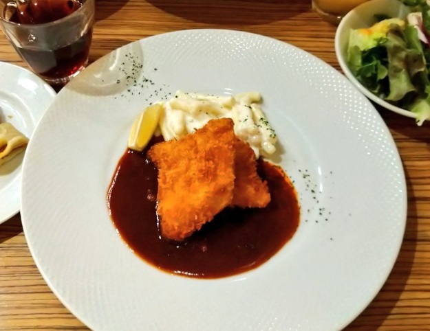 ViñaVinVino 新宿店のランチメニューのサーモンフライ