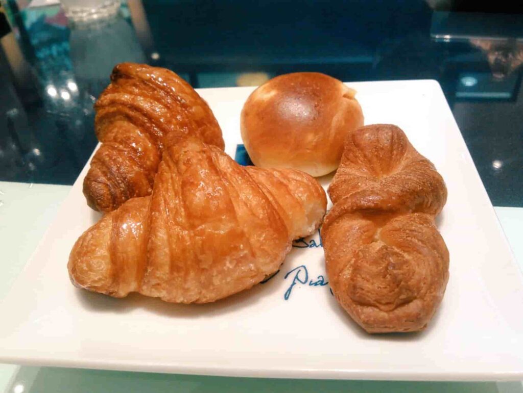 ピアサピド イオンモール和歌山店パン食べ放題のパン盛り合わせ