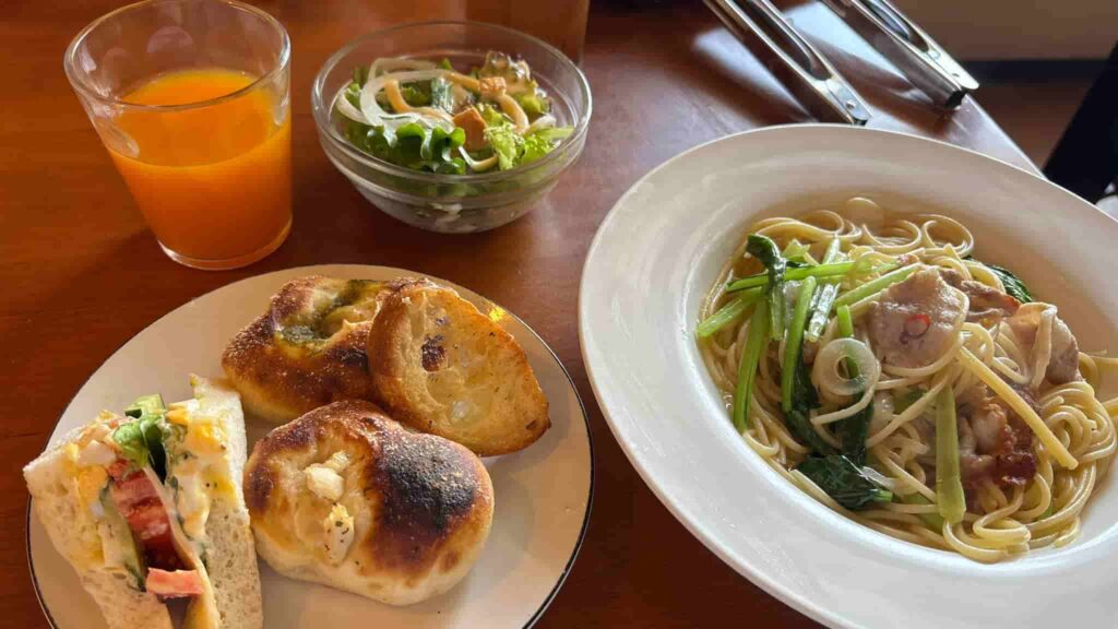 ノンノダンク六十谷店のパスタとパンの盛り合わせセット