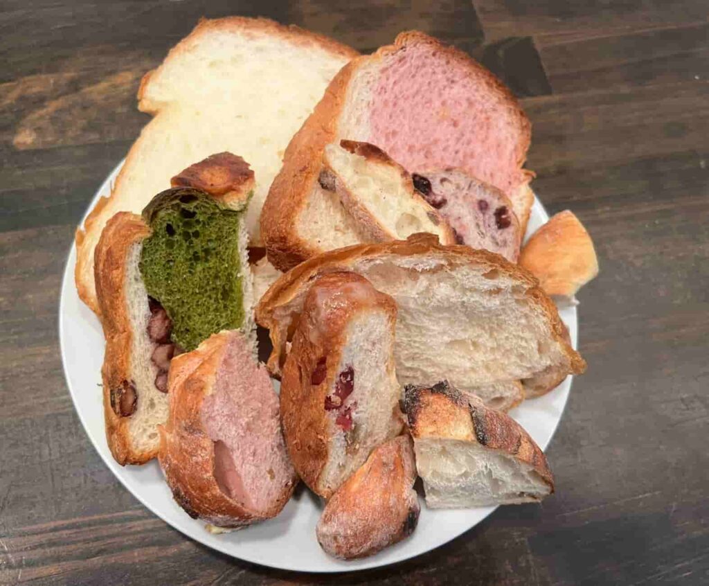 メゾン・フルリールの食べ放題で楽しめるパンの盛り合わせ
