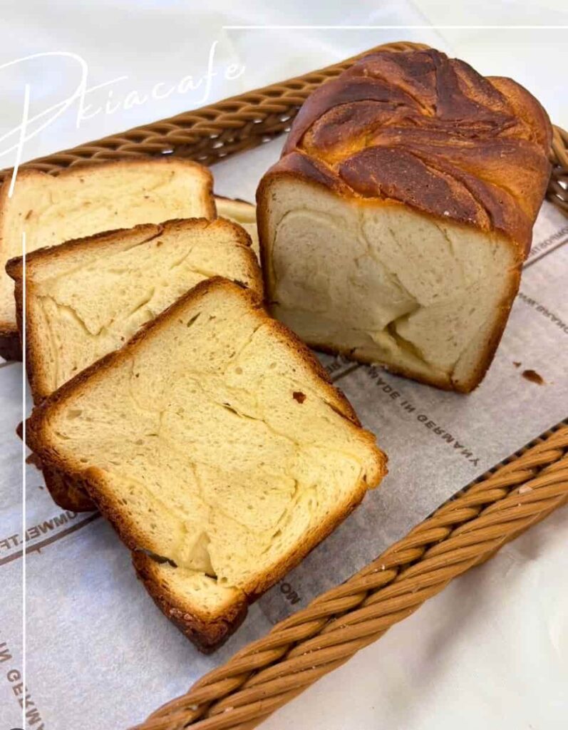 プキアカフェのデニッシュ食パン