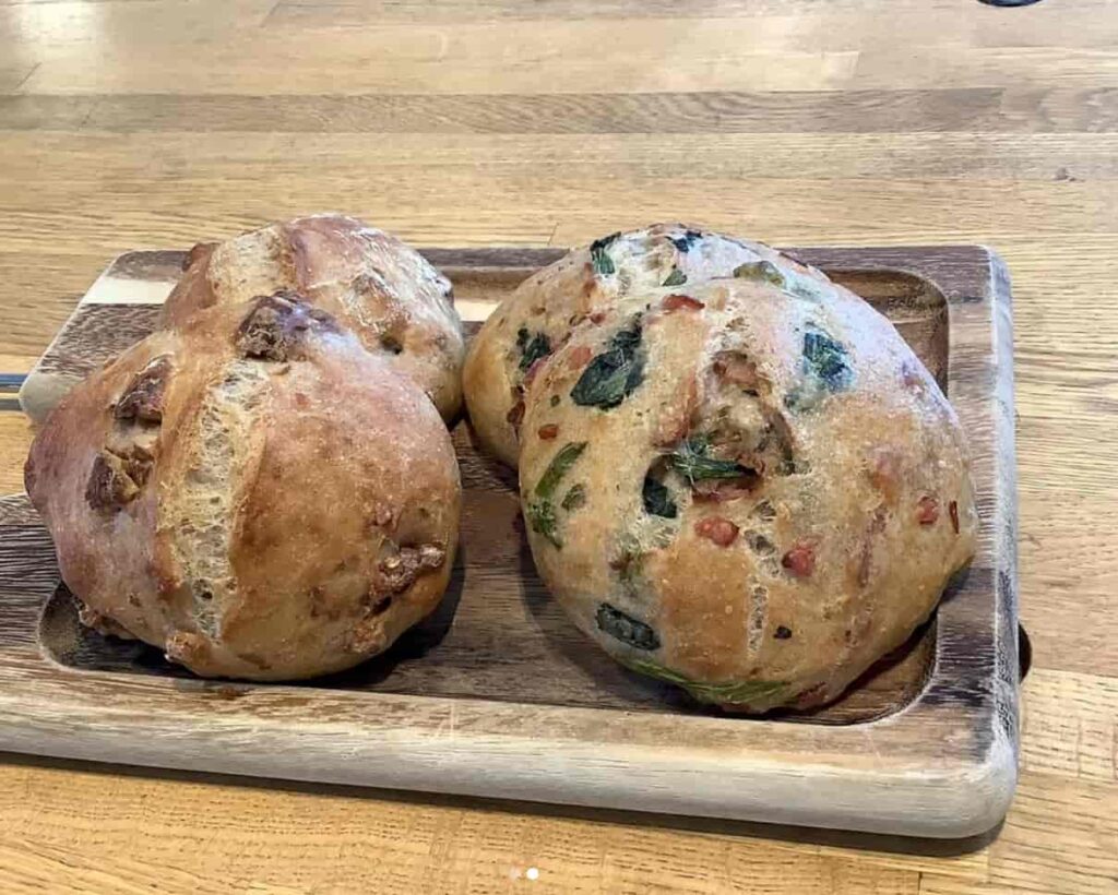 プキアカフェで食べられるライ麦パン