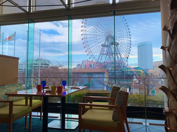 カフェ トスカの内観と景色