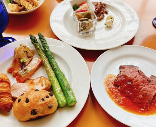 カフェ トスカのランチビュッフェ盛り付け例