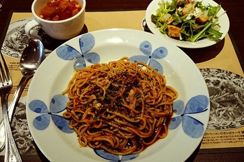 鎌倉パスタ 横浜ワールドポーターズ店の濃厚黒いボロネーゼ