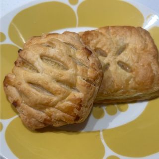 パイが2つ並んだ画像