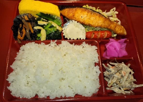 まいどおおきに食堂の塩鮭弁当