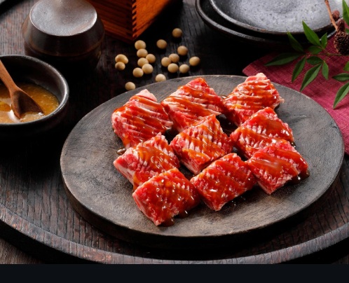 あぶりやの公式Instagramから角切りカルビ(長野県産醤油麹タレ)