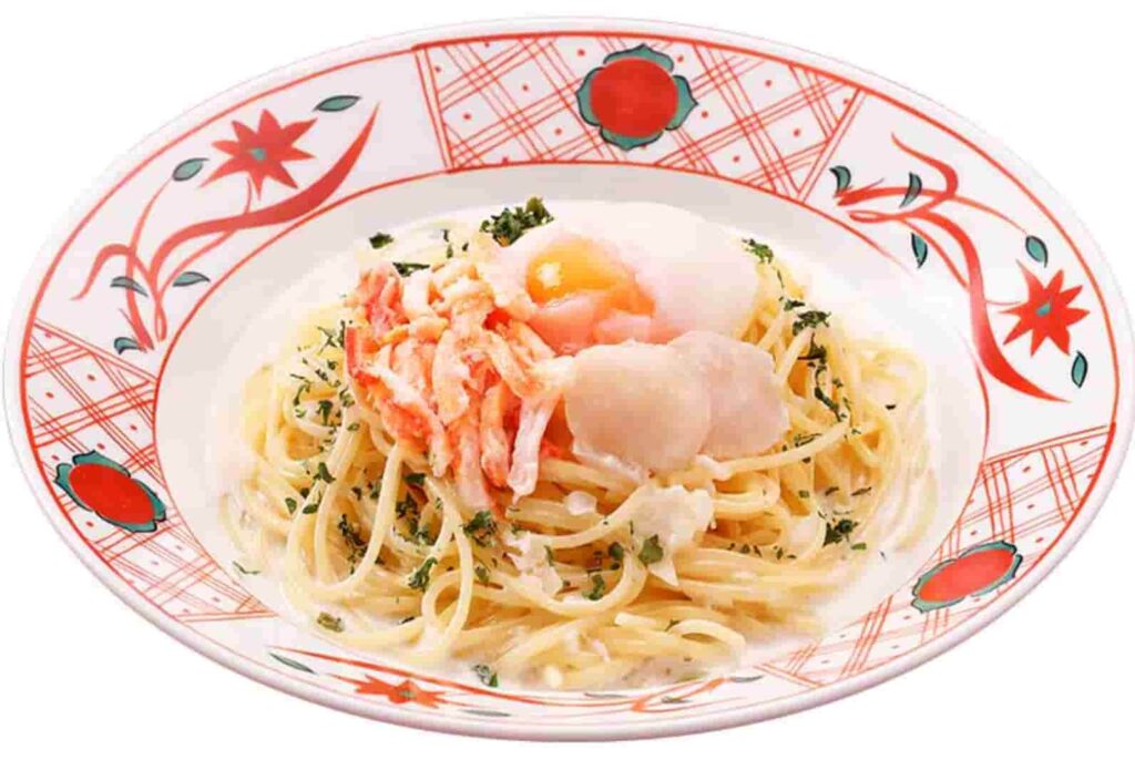 パスタ五右衛門の紅ズワイガニと帆立のクリームソース 温泉卵添え
