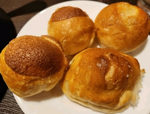 鎌倉パスタ（カラフルタウン岐阜店）のパン盛り合わせ