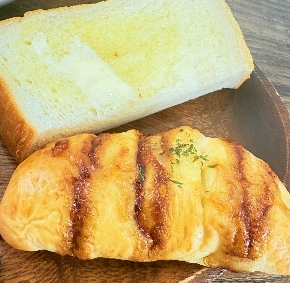 デイ&カフェ 翼(CAFE ウイング)のパン盛り合わせ