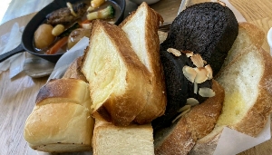 Le lupin bleu ル・ルパン・ブルーのパン盛り合わせ