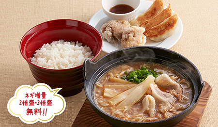 ジョイフルの背脂たっぷり鉄鍋醤油ラーメンライス唐揚げ餃子セット