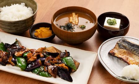 宮本むなしの茄子味噌と焼魚の定食