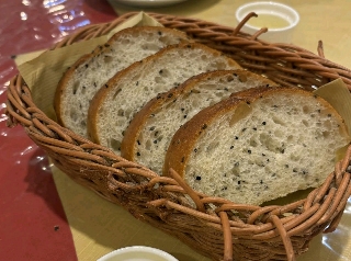 マカロニ市場 松戸店の食べ放題のパン