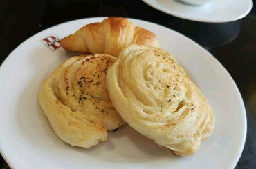 BISTRO309 ららぽーと柏の葉店の食べ放題のパン盛り合わせ