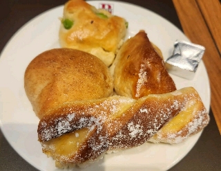 BISTRO309 ららぽーと柏の葉店の食べ放題のパン盛り合わせ