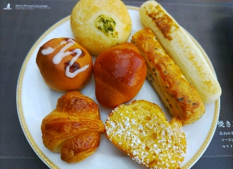 ベーカリーレストランサンマルク 松戸常盤平店の食べ放題のパン盛り合わせ